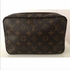 Authentic Louis Vuitton Classic Monogram Trousse Toilette 28 Clutch
